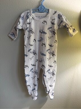 Erica Wilson White One-Piece Nantucket Footie with Blue Whale Print Size 6-9 M